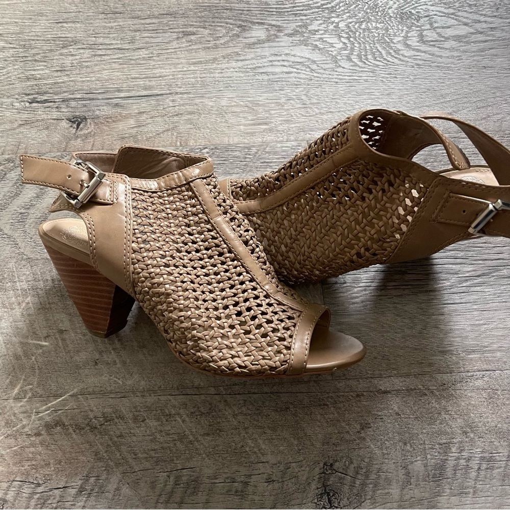 Vince Camuto heels - Picture 1 of 4
